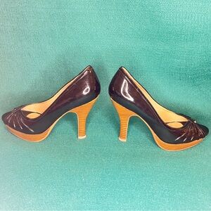 Steve Madden patent leather peep toe pump